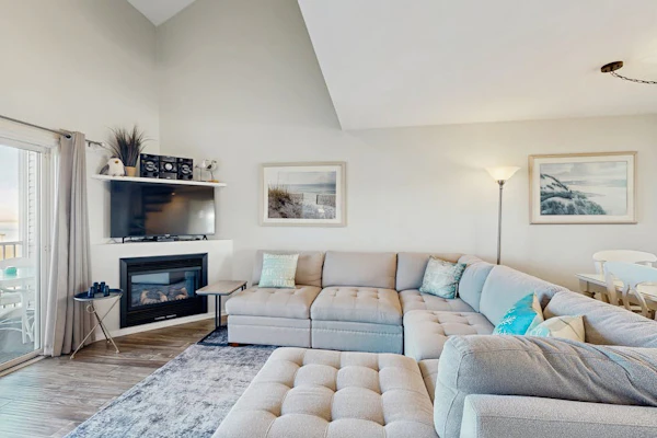 Panoramic bayfront retreat, near Bethany Beach, pool & amenities