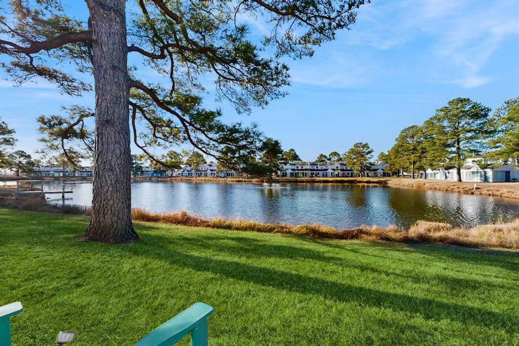 Mallard Lakes condo w/community pool, hot tub, tennis & basketball court