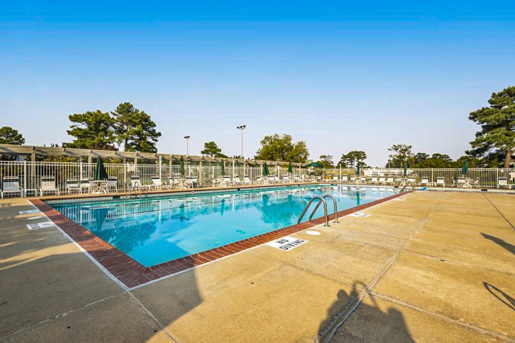 Mallard Lakes condo w/community pool, hot tub, tennis & basketball court