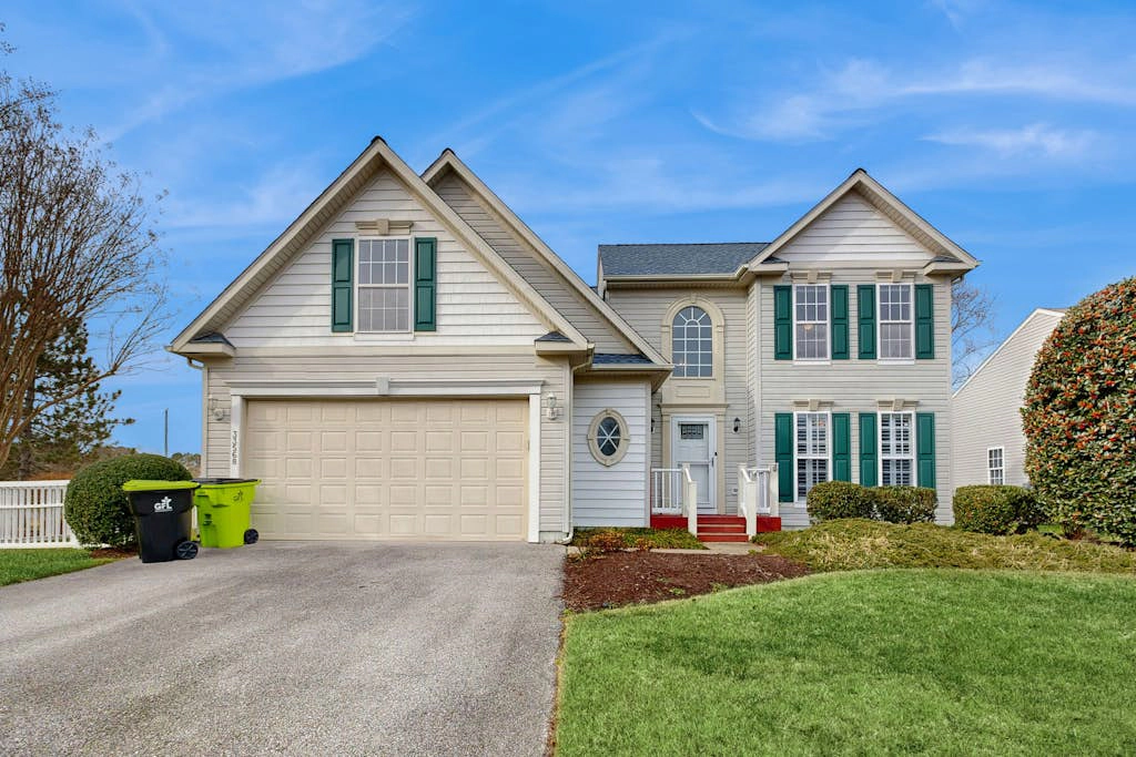 South Hampton - 33568 Water Mill Ln