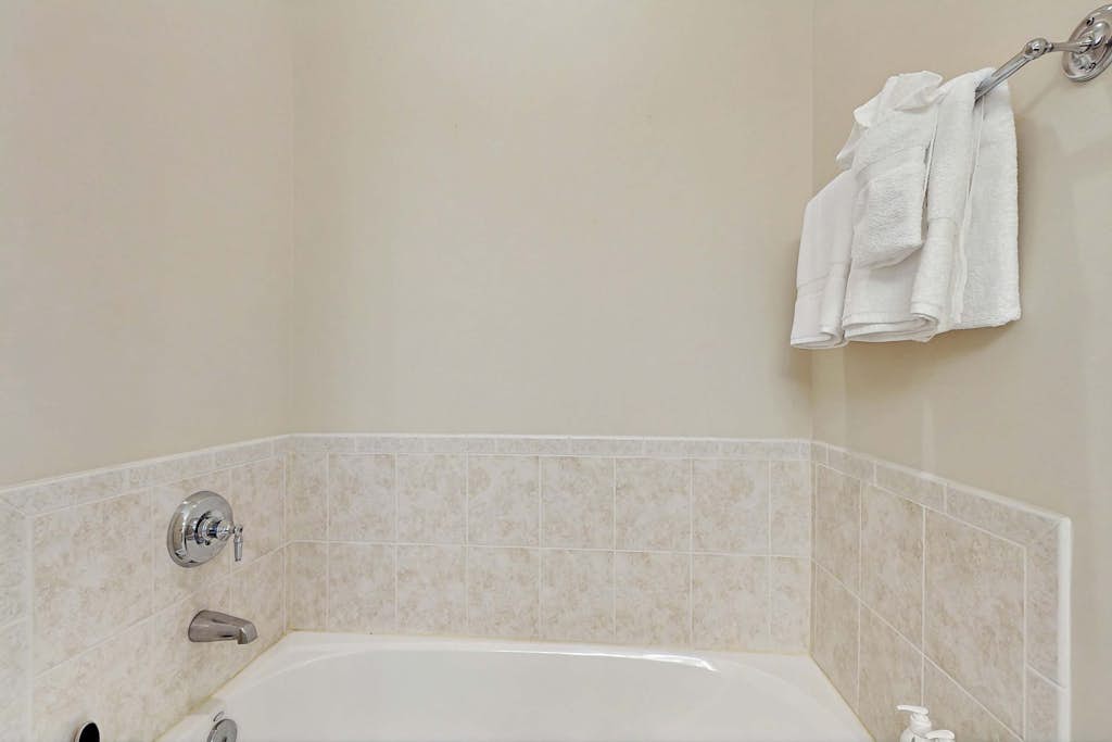 Bear Trap Dunes condo with pools, hot tub, WiFi, fitness center, golf on site