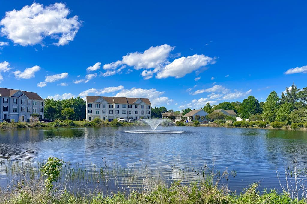 Townhomes of Providence spacious townhouse w/shared pool, patio & grill