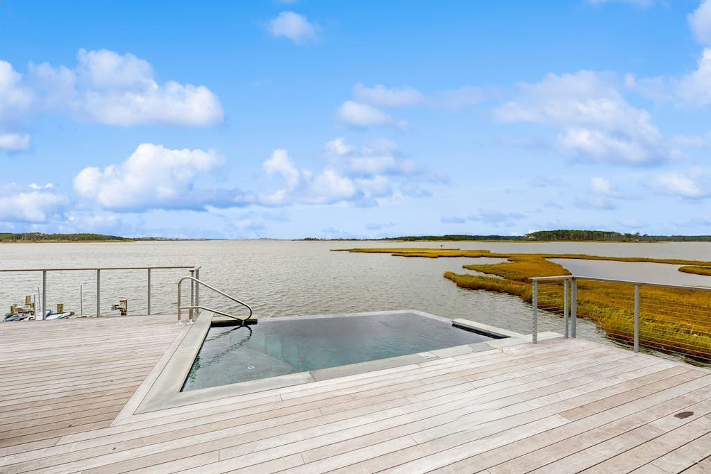 Bayview Park bay front house w/private pool, amazing bay views, deck, balcony