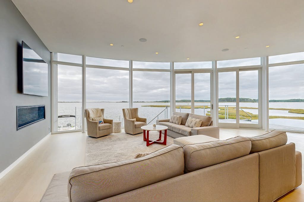 Bayview Park bay front house w/private pool, amazing bay views, deck, balcony