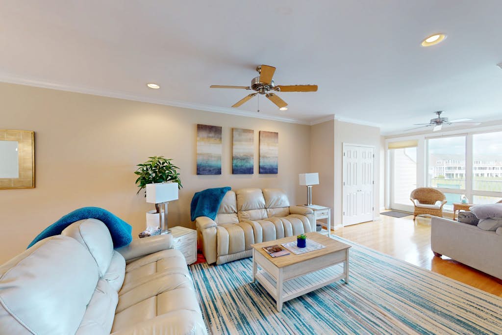 Bayville Shores townhome with fabulous resort amenities, deck, balcony