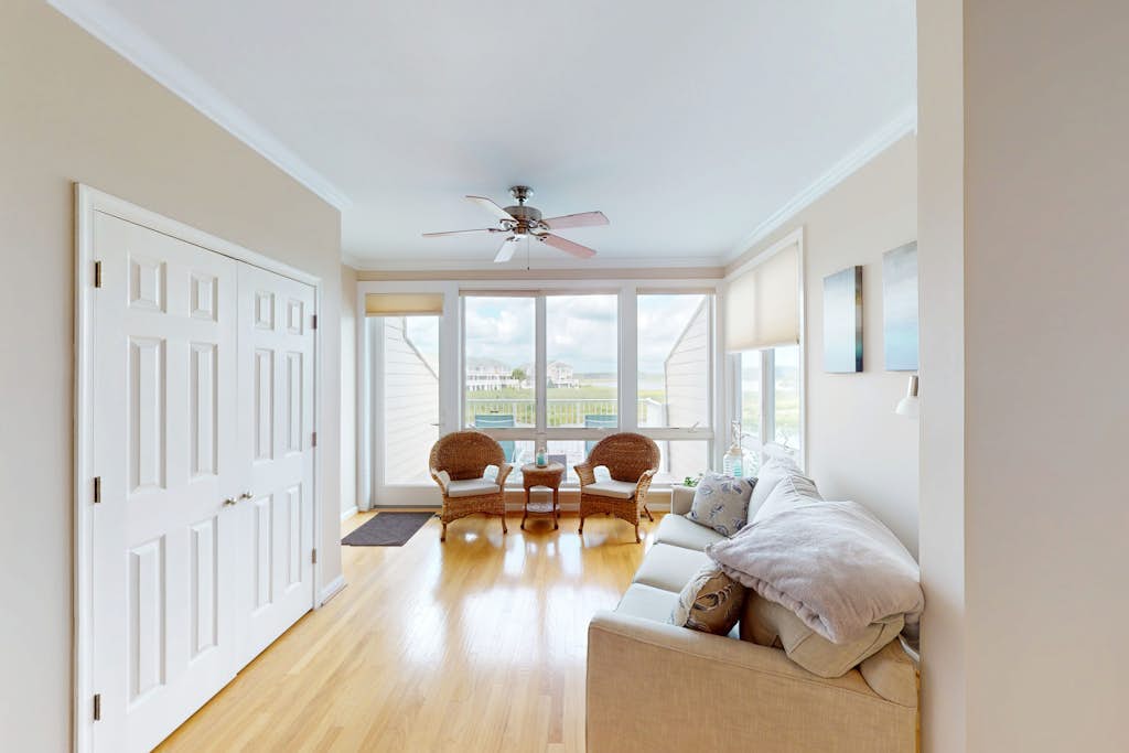 Bayville Shores townhome with fabulous resort amenities, deck, balcony