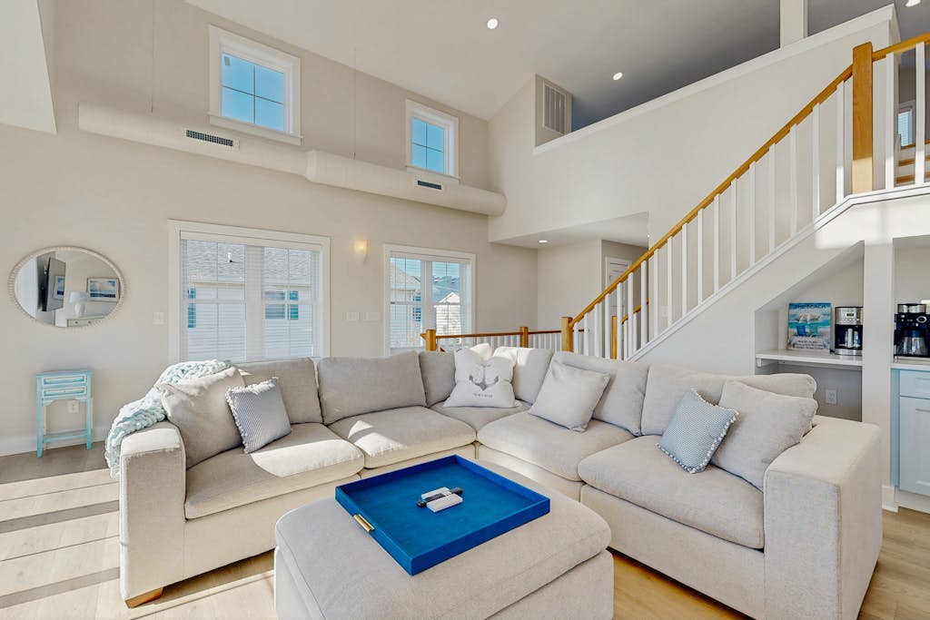 Spacious pet friendly waterfront house w/deck, patio, balcony & gas grill