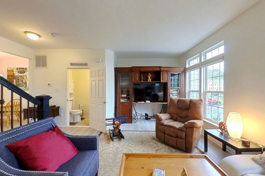 Townhomes of Providence spacious townhouse w/shared pool, deck, W/D