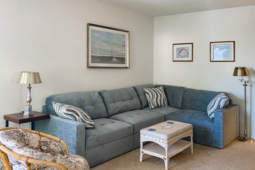 Bethany Meadows house w/community pool, tennis court, deck & grill