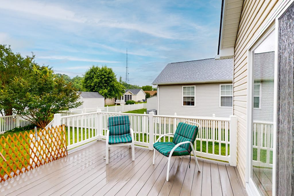 Bethany Meadows house w/community pool, tennis court, deck & grill