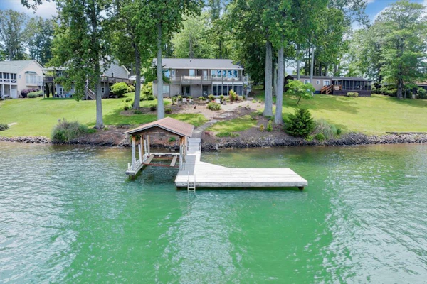 Cove Retreat - Spacious 7 bedroom home!