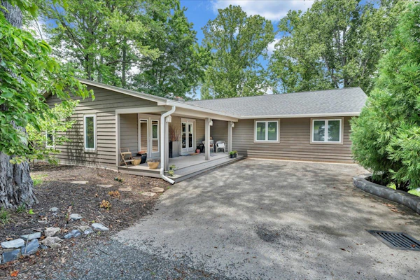 Cove Retreat - Spacious 7 bedroom home!