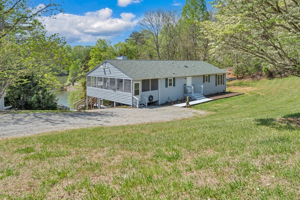 Ripple in Still Water - 5 bedroom with private dock!