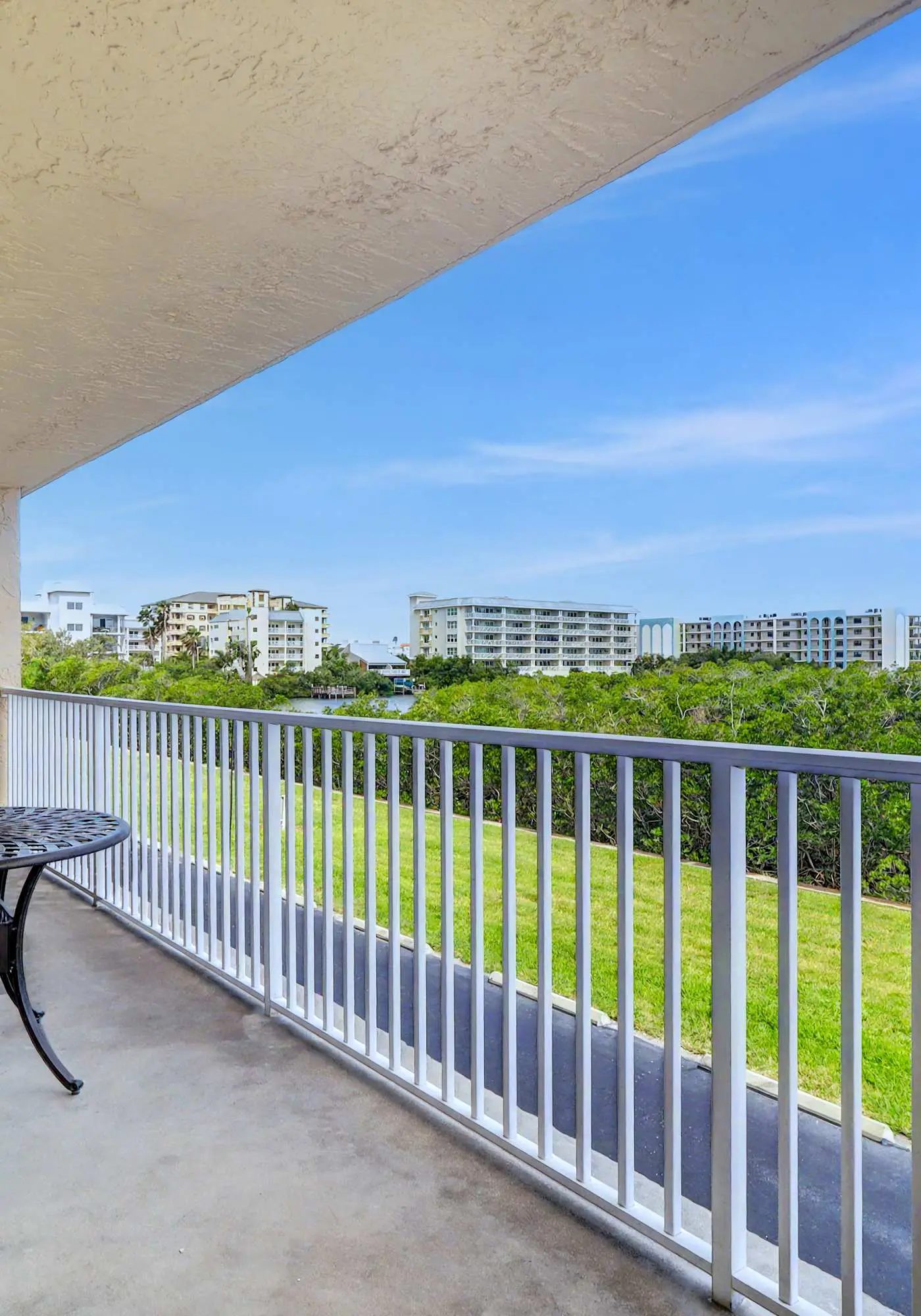 Waterfront Amenities, Walkable Dining & Gulf Beaches Nearby