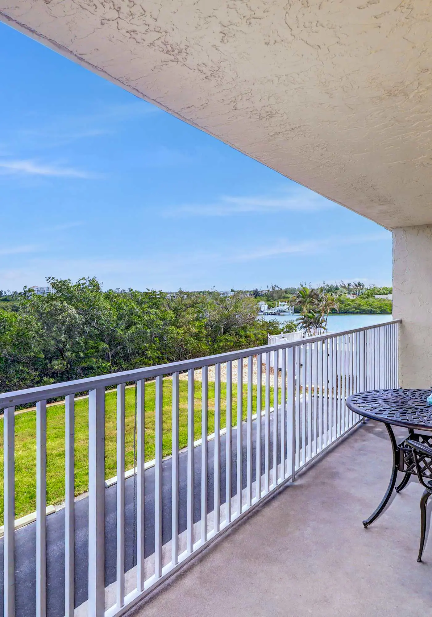 Waterfront Amenities, Walkable Dining & Gulf Beaches Nearby