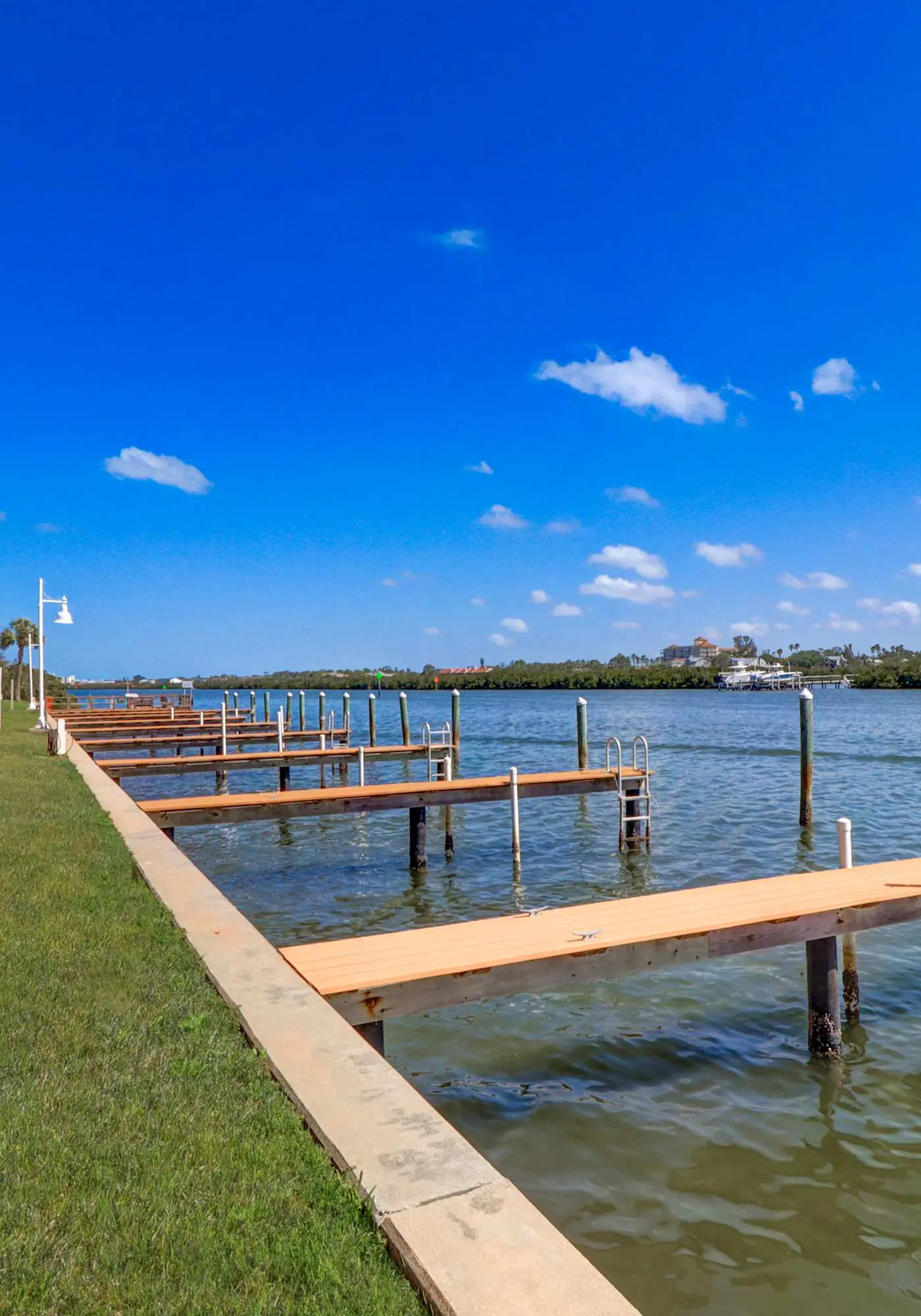 Waterfront Amenities, Walkable Dining & Gulf Beaches Nearby