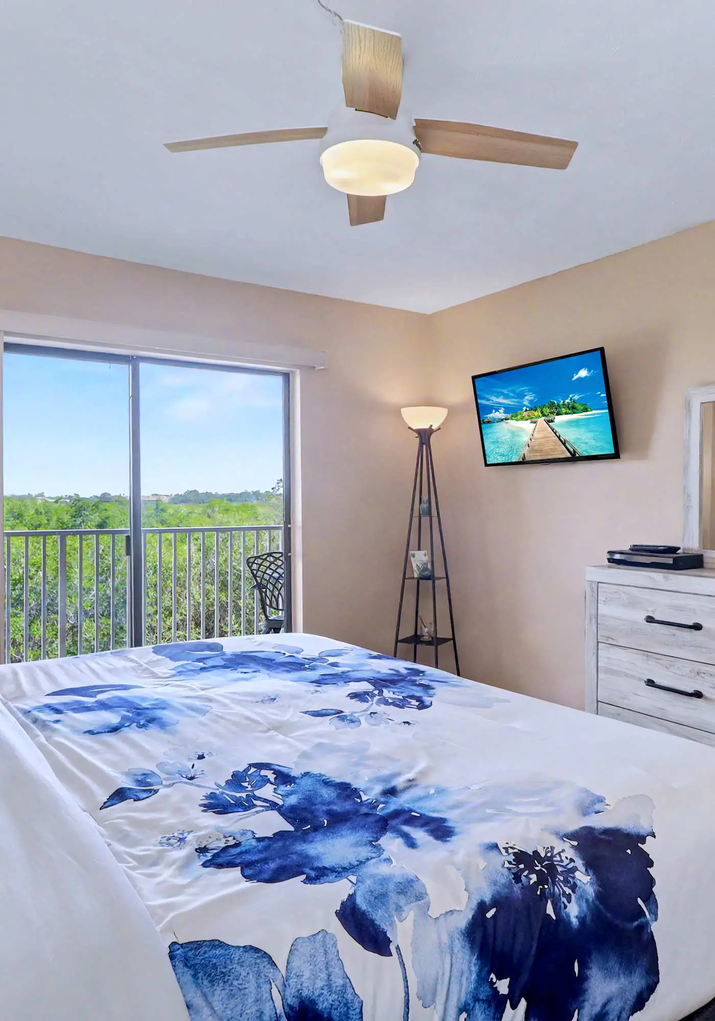 Waterfront Amenities, Walkable Dining & Gulf Beaches Nearby