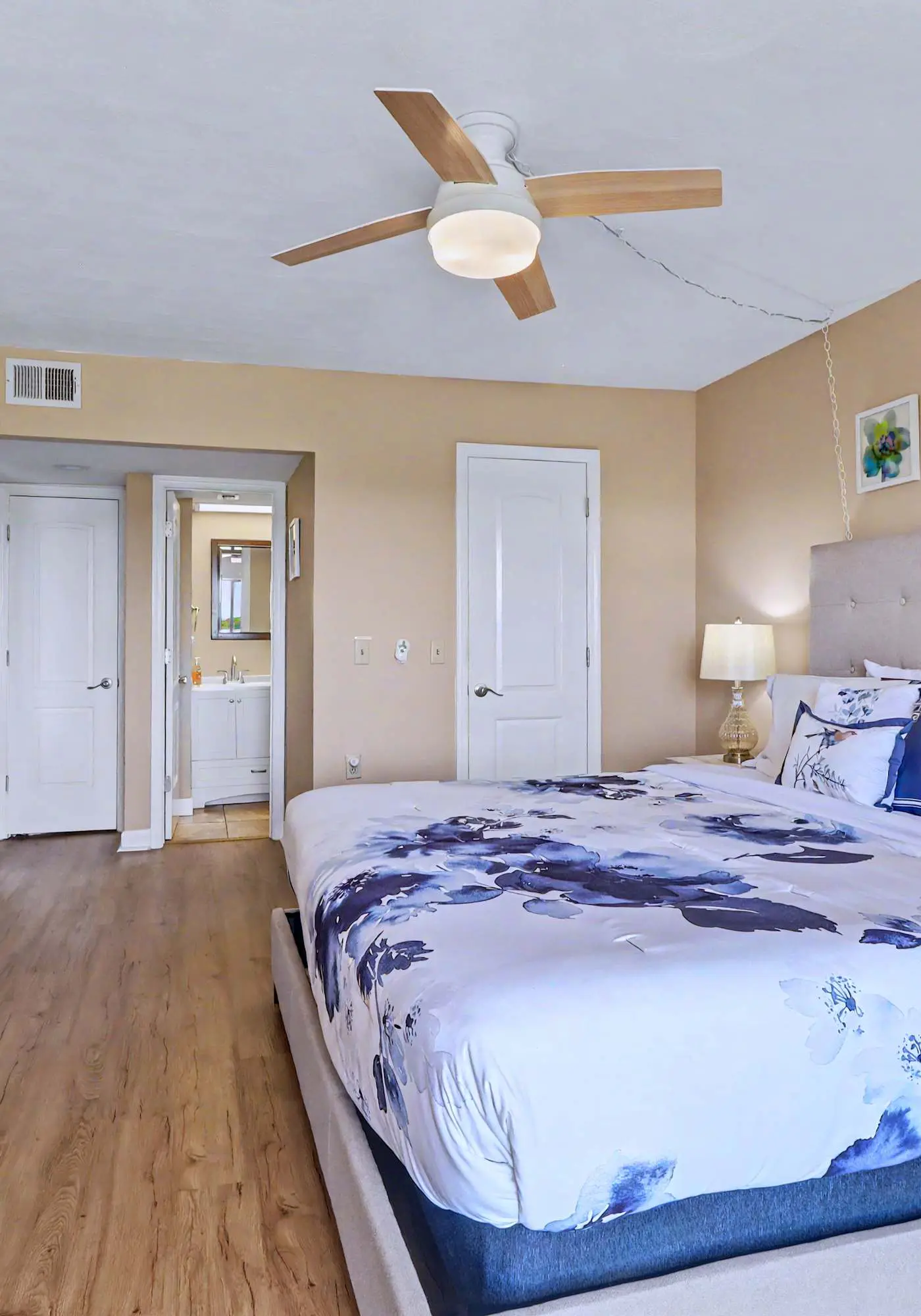 Waterfront Amenities, Walkable Dining & Gulf Beaches Nearby