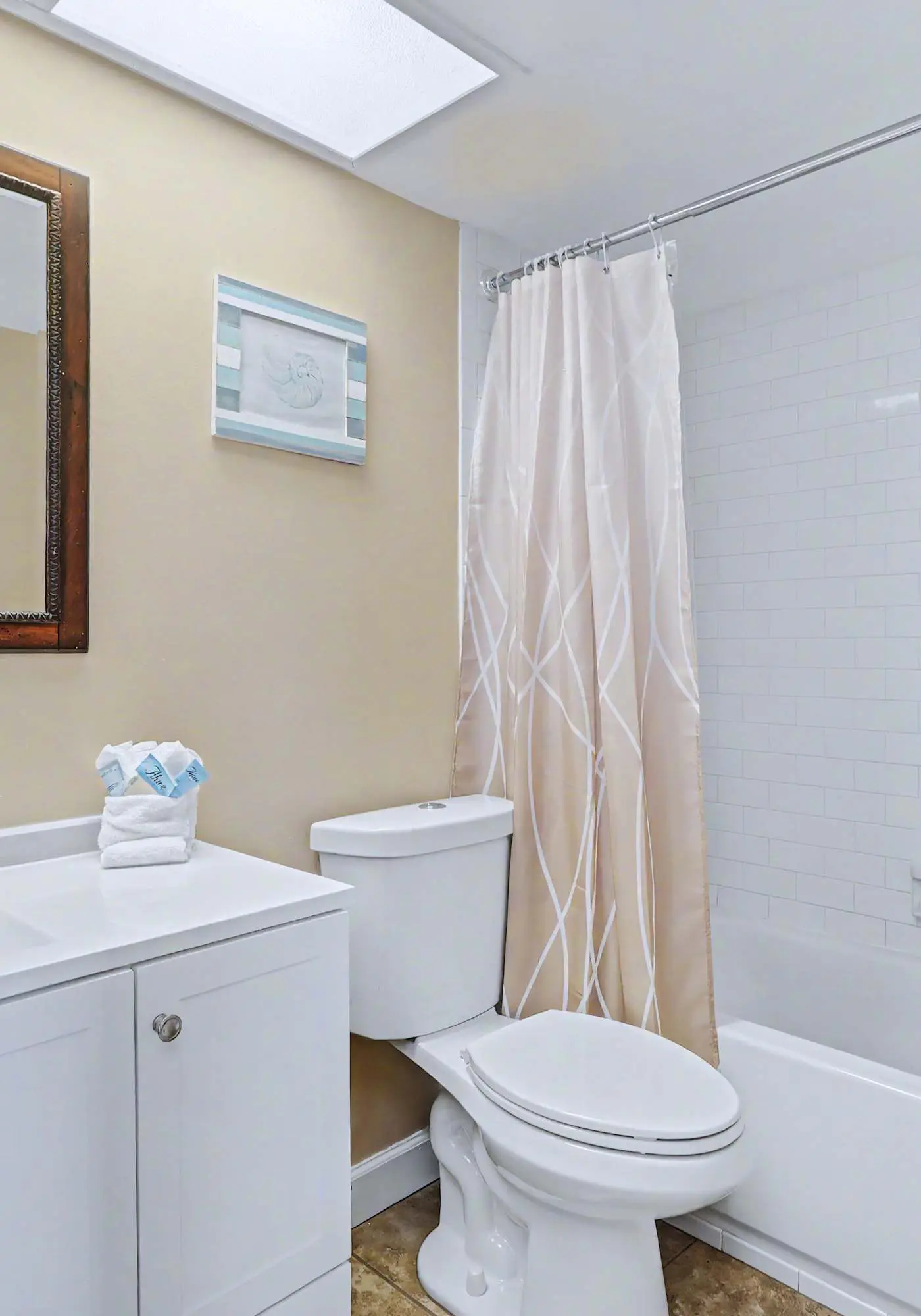 Waterfront Amenities, Walkable Dining & Gulf Beaches Nearby