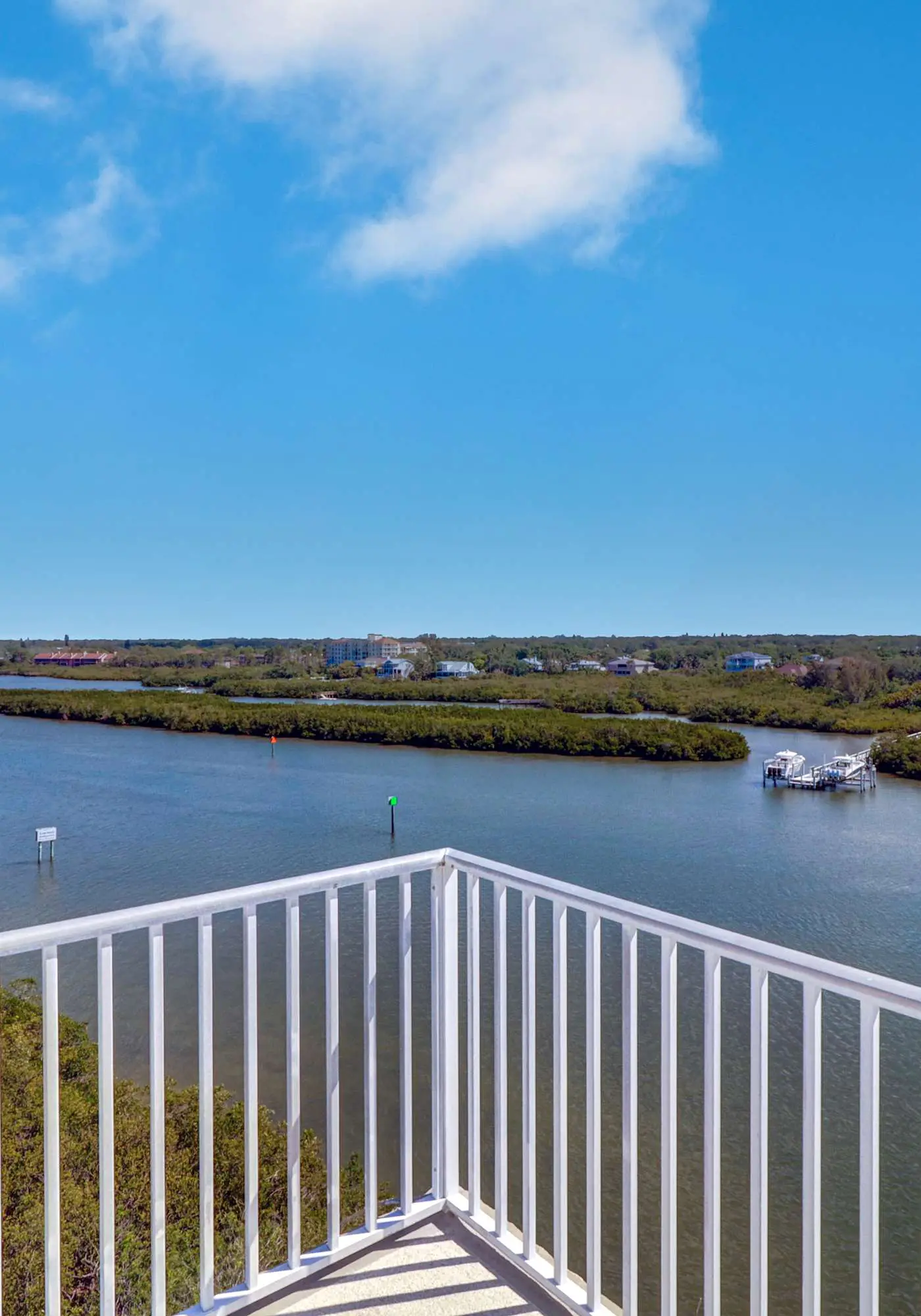 Waterfront Amenities, Walkable Dining & Gulf Beaches Nearby