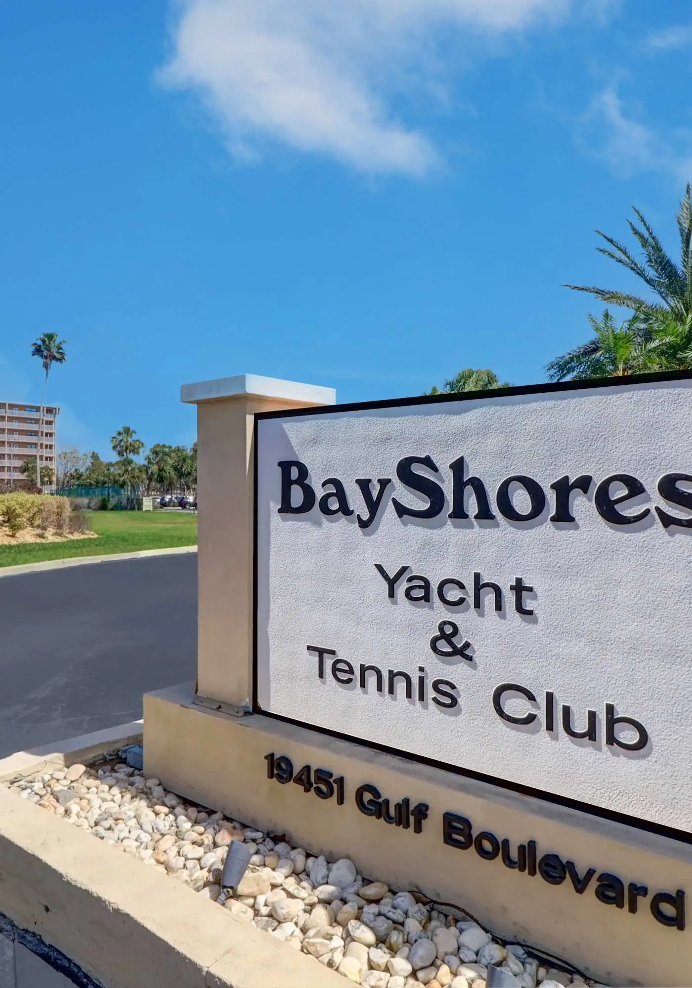 Waterfront Amenities, Walkable Dining & Gulf Beaches Nearby