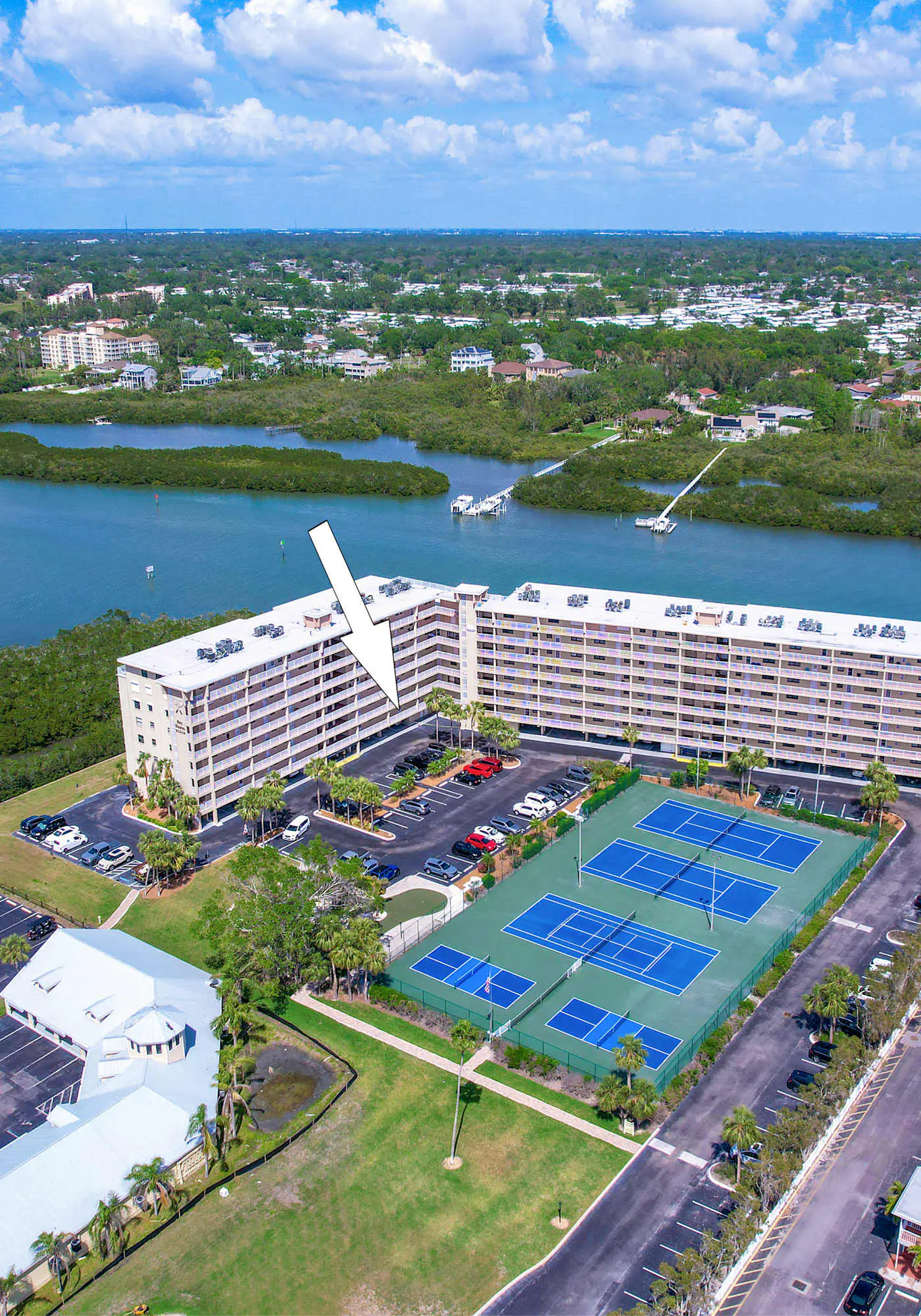 Waterfront Amenities, Walkable Dining & Gulf Beaches Nearby