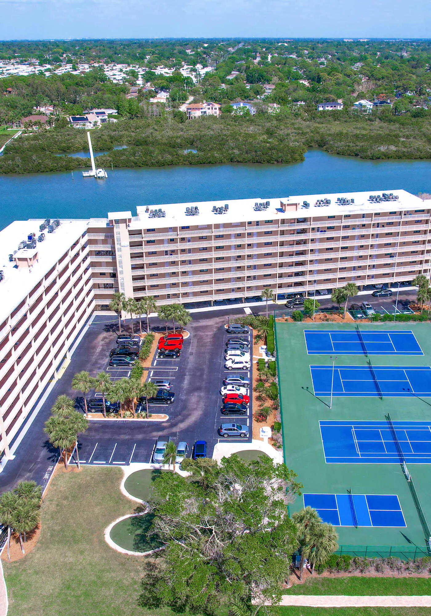 Waterfront Amenities, Walkable Dining & Gulf Beaches Nearby
