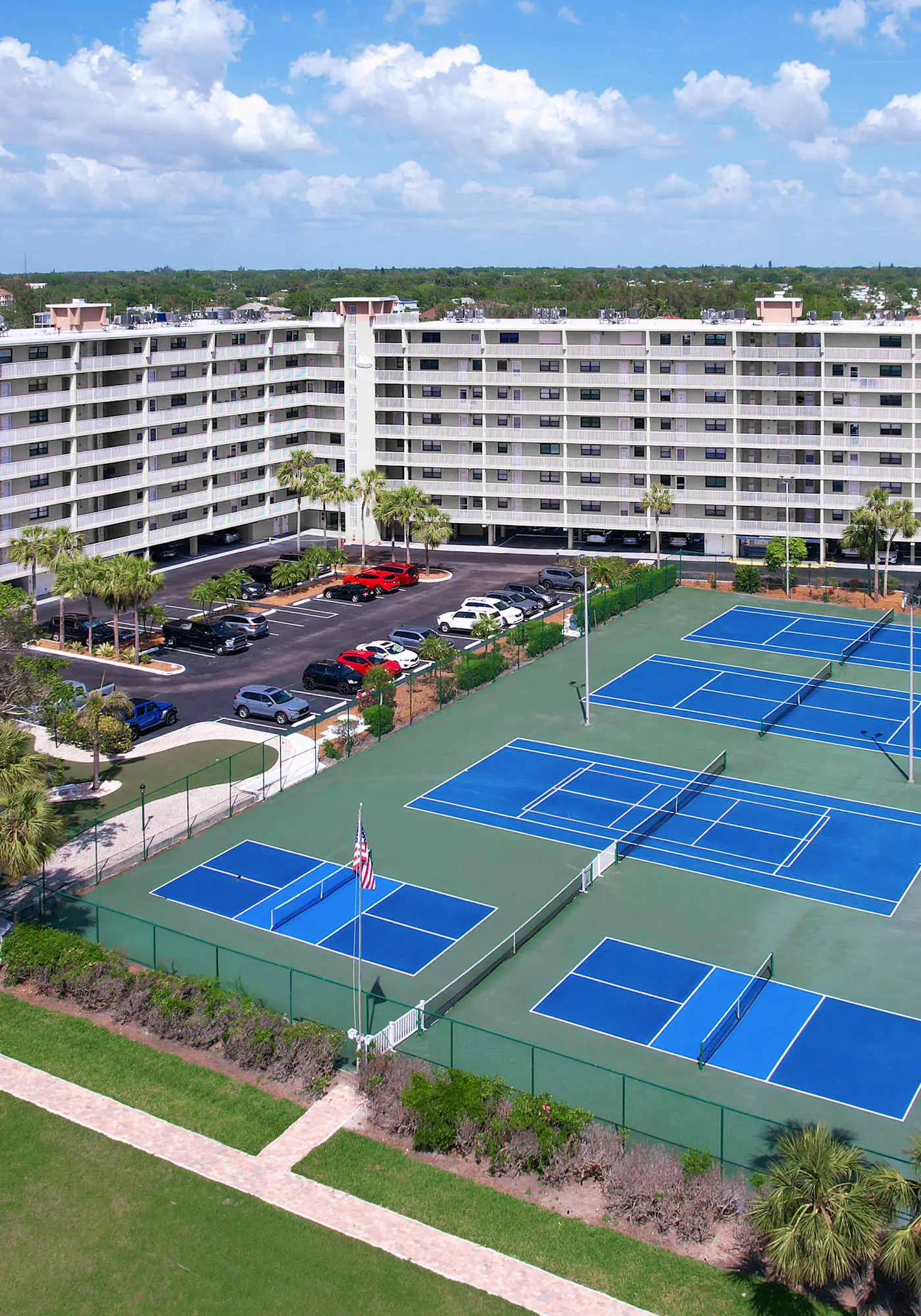 Waterfront Amenities, Walkable Dining & Gulf Beaches Nearby