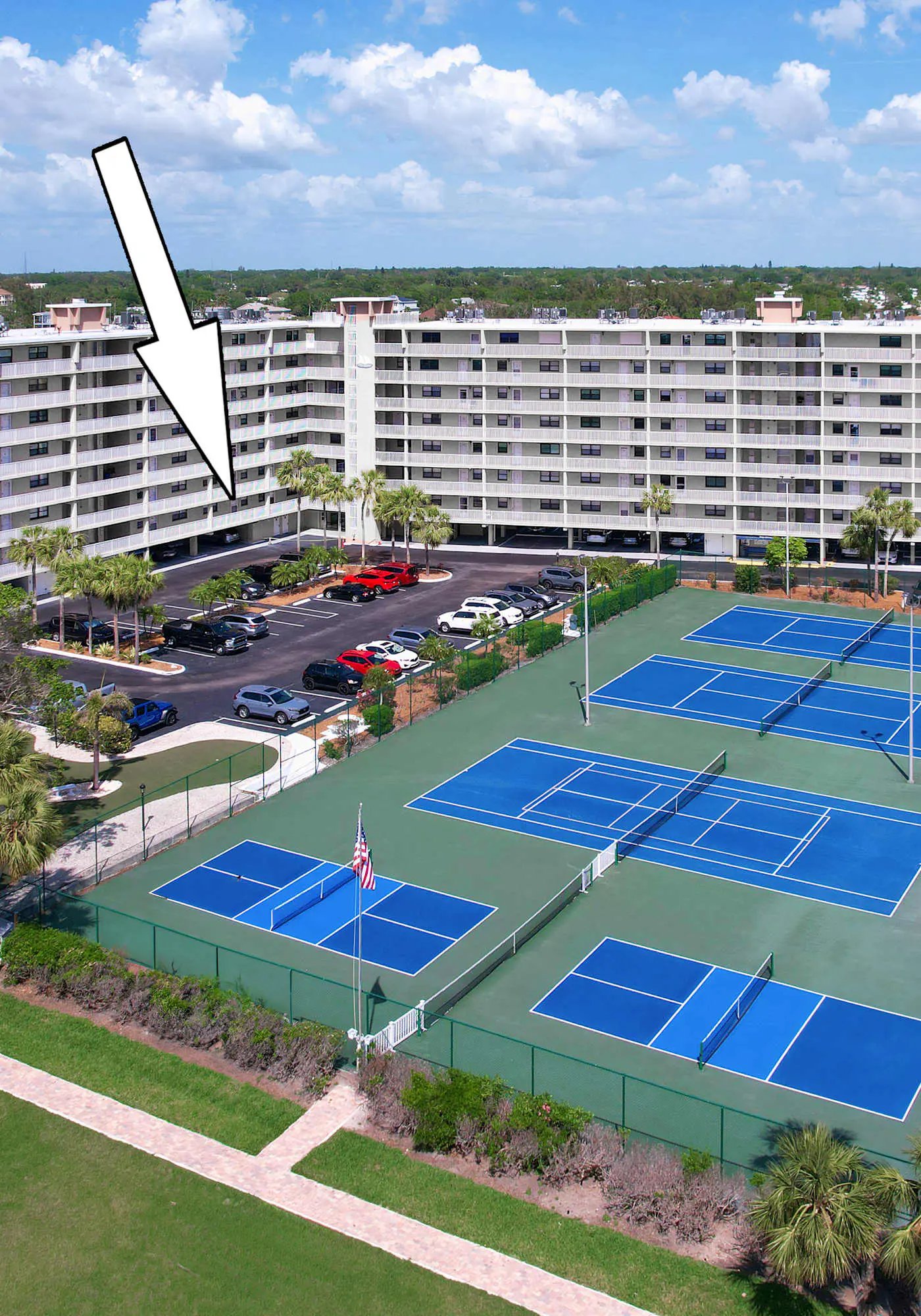 Waterfront Amenities, Walkable Dining & Gulf Beaches Nearby