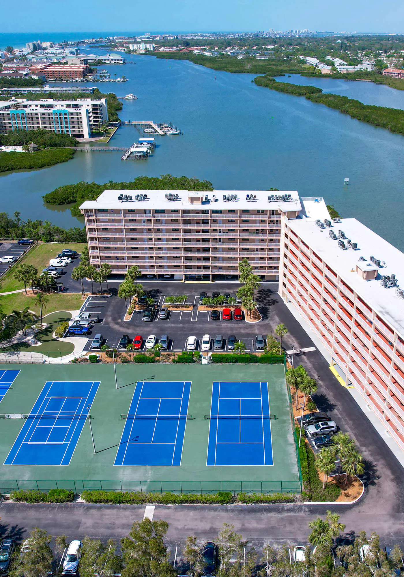 Waterfront Amenities, Walkable Dining & Gulf Beaches Nearby