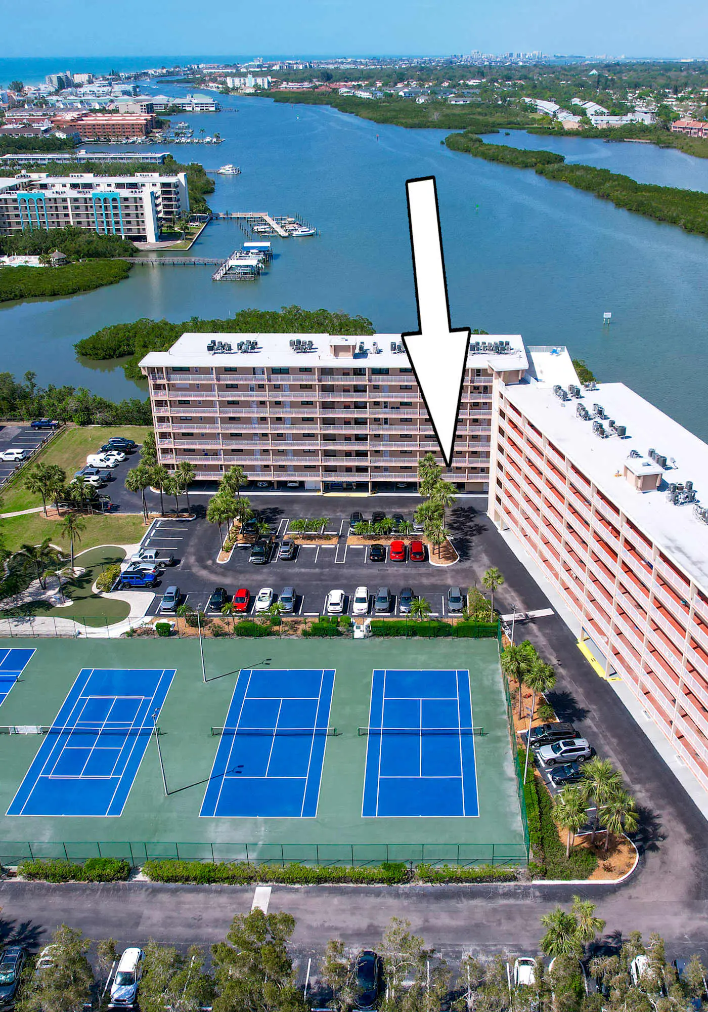 Waterfront Amenities, Walkable Dining & Gulf Beaches Nearby