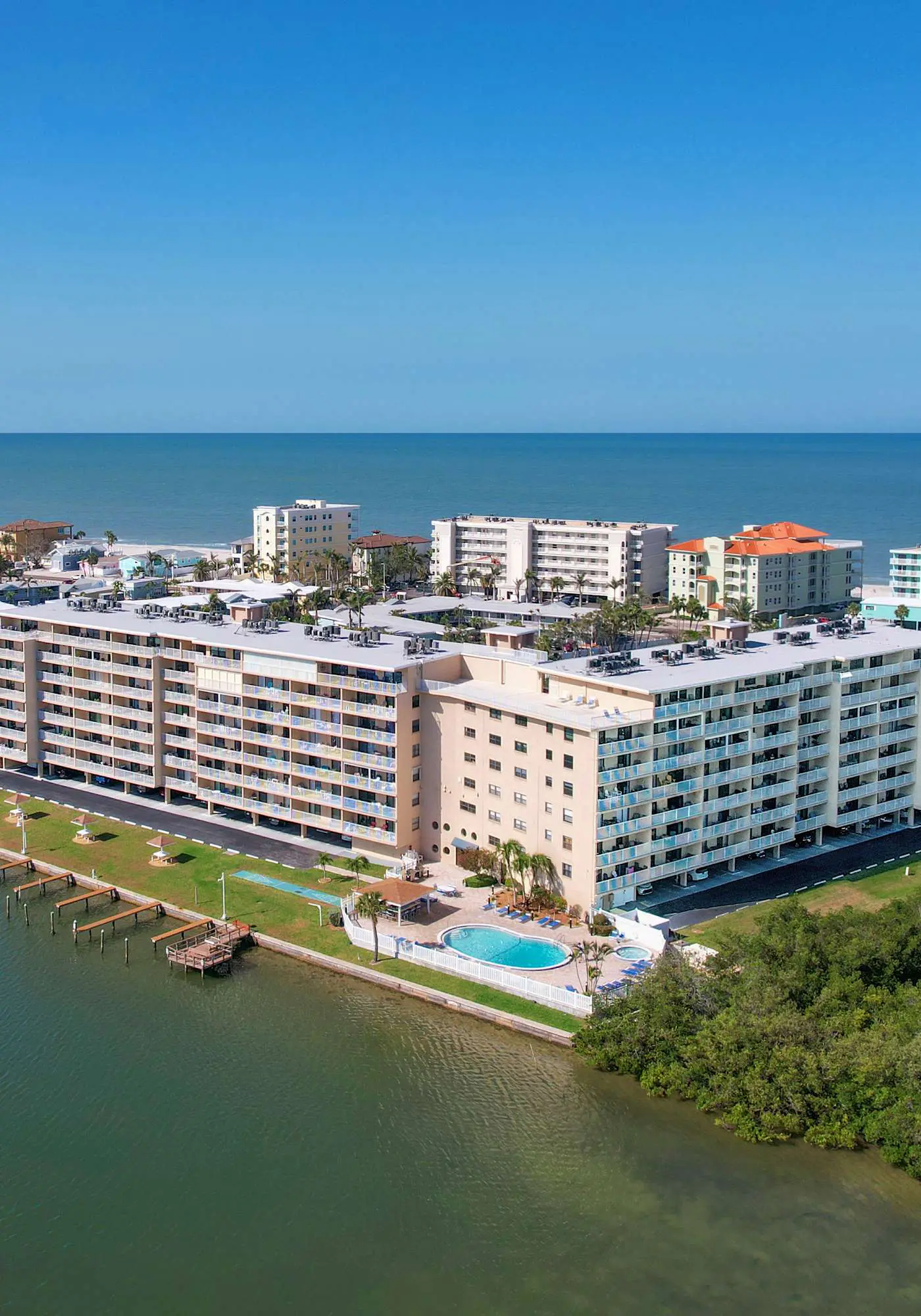 Waterfront Amenities, Walkable Dining & Gulf Beaches Nearby