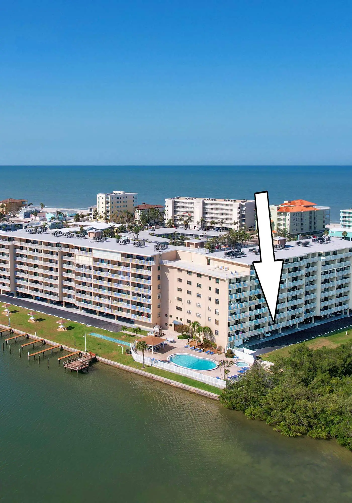 Waterfront Amenities, Walkable Dining & Gulf Beaches Nearby