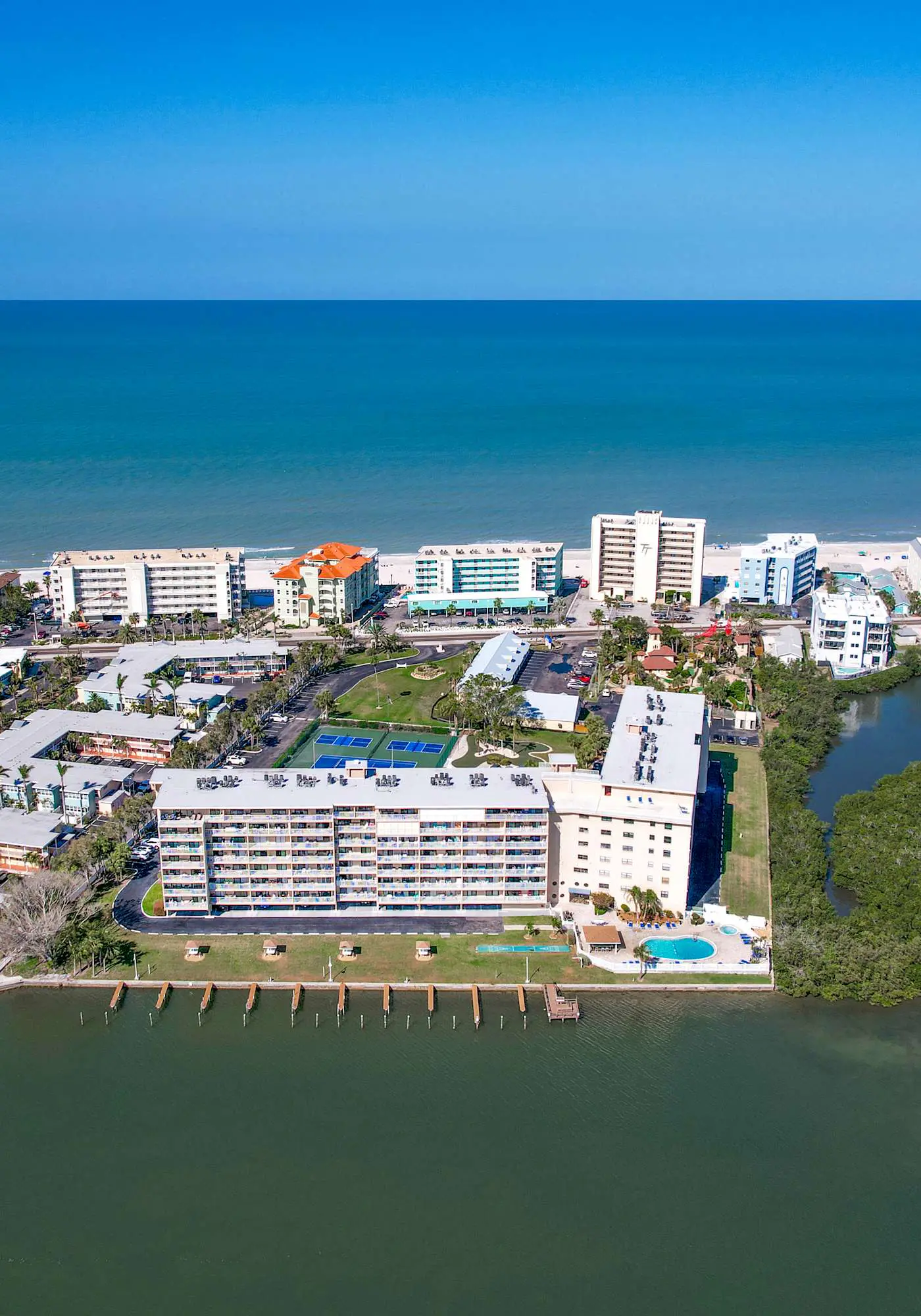 Waterfront Amenities, Walkable Dining & Gulf Beaches Nearby