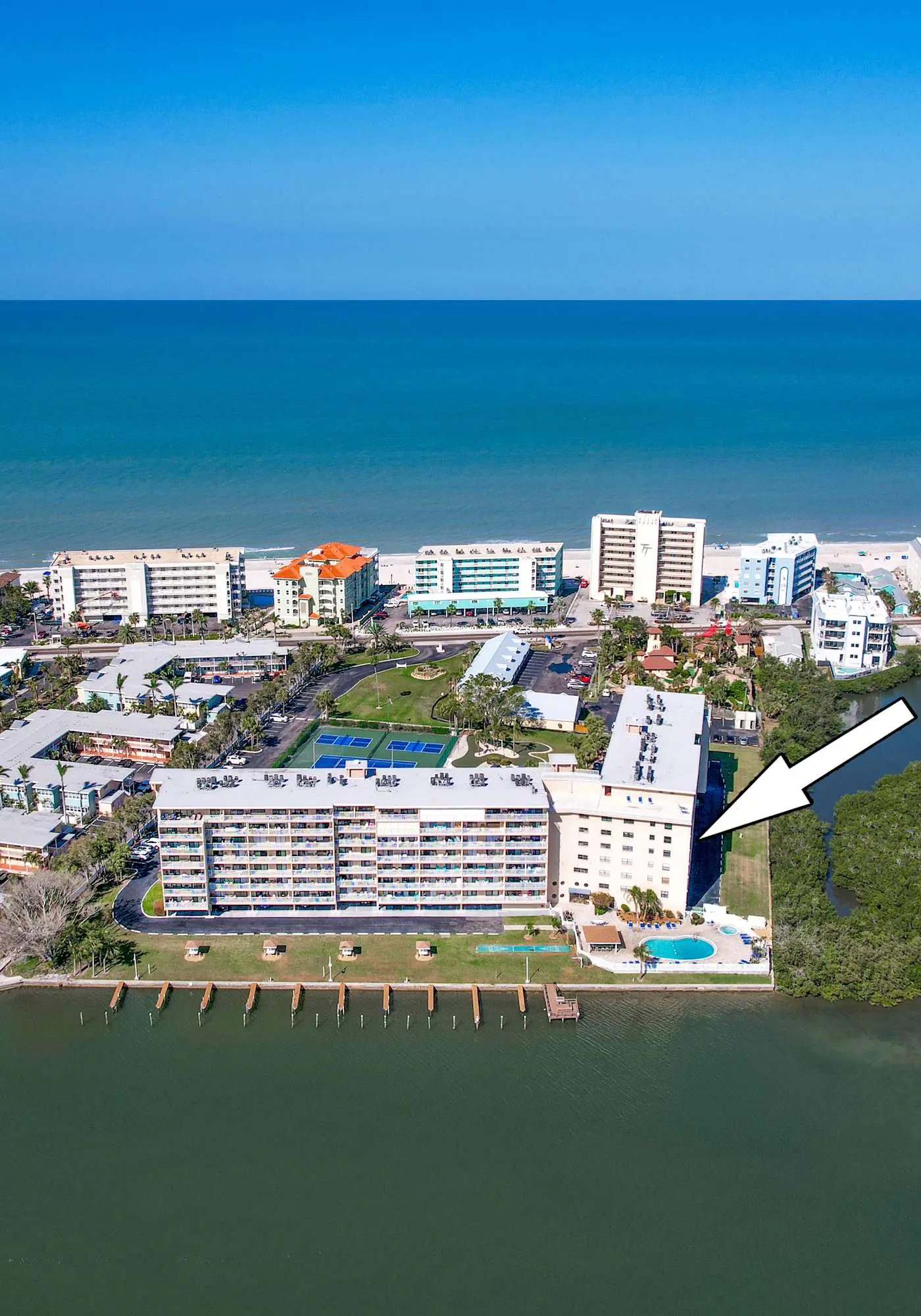 Waterfront Amenities, Walkable Dining & Gulf Beaches Nearby