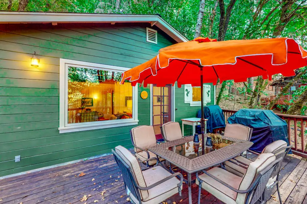 The Lazy Bear - Forestville Dog-Friendly Forest Cabin with Hot Tub