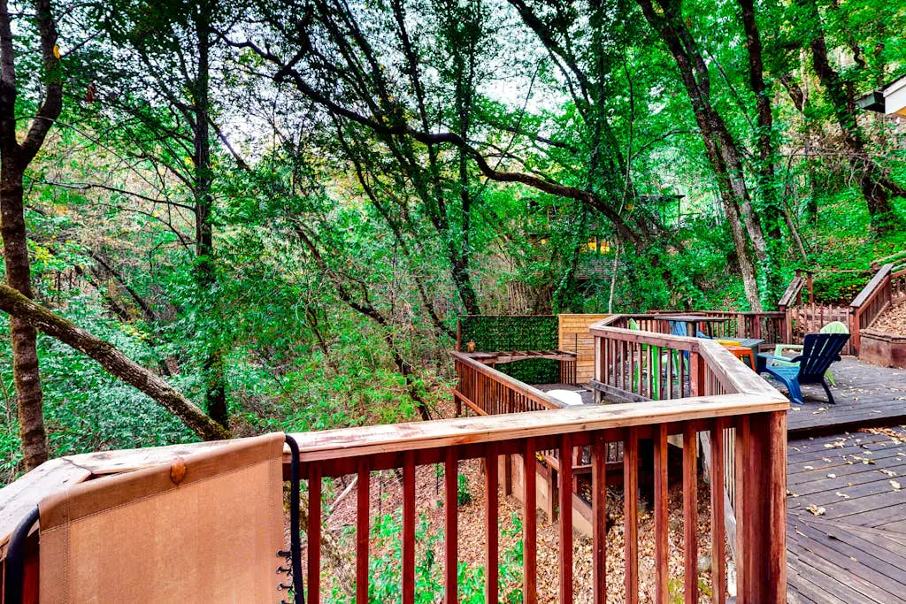 The Lazy Bear - Forestville Dog-Friendly Forest Cabin with Hot Tub