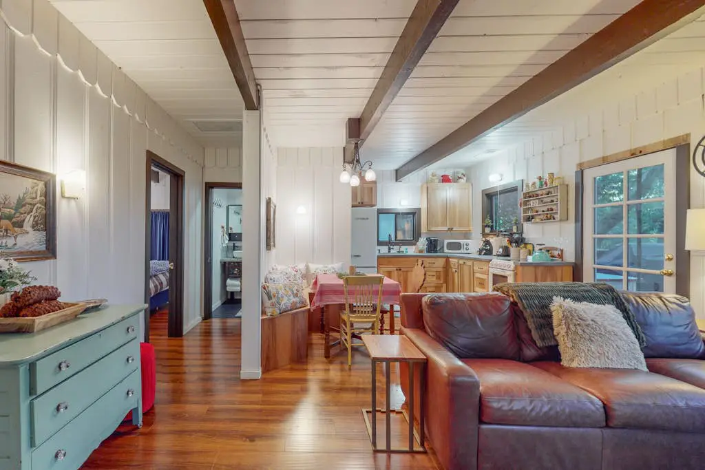 The Lazy Bear - Forestville Dog-Friendly Forest Cabin with Hot Tub