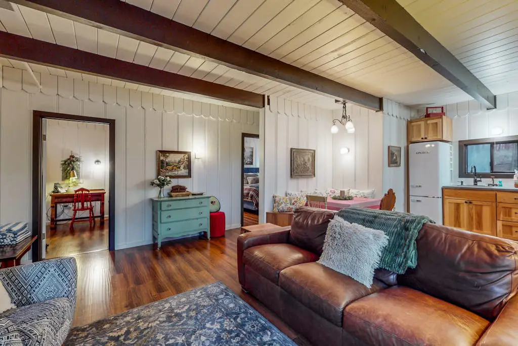 The Lazy Bear - Forestville Dog-Friendly Forest Cabin with Hot Tub