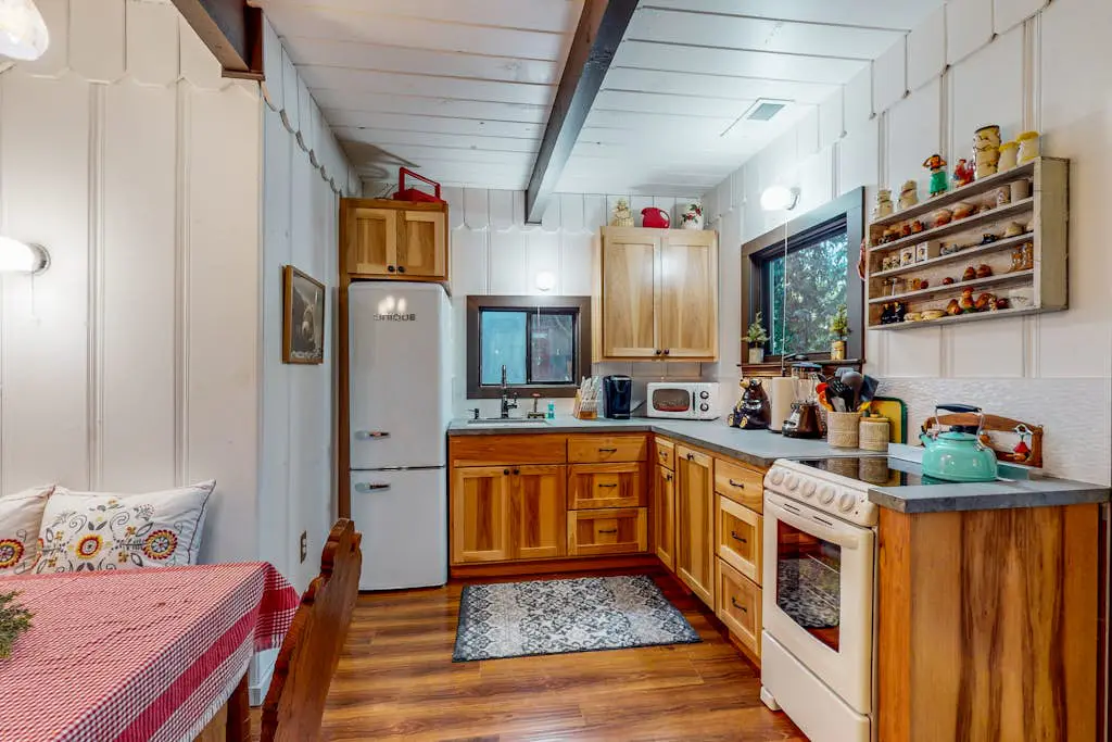 The Lazy Bear - Forestville Dog-Friendly Forest Cabin with Hot Tub