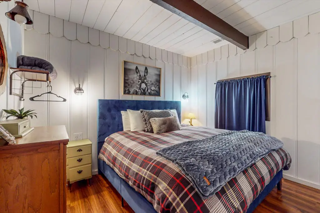 The Lazy Bear - Forestville Dog-Friendly Forest Cabin with Hot Tub