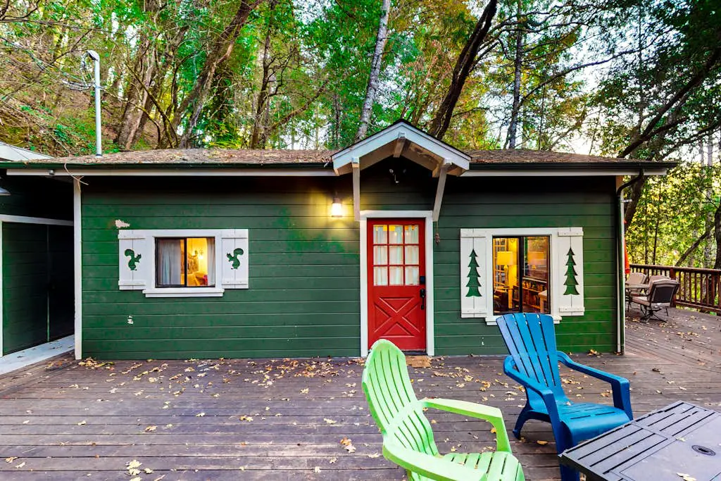 The Lazy Bear - Forestville Dog-Friendly Forest Cabin with Hot Tub