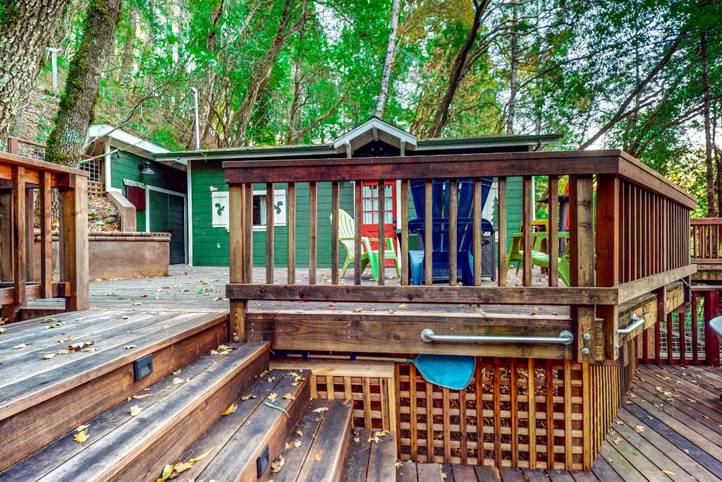 The Lazy Bear - Forestville Dog-Friendly Forest Cabin with Hot Tub
