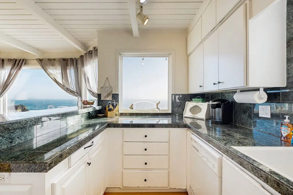 Oceanfront Dog-Friendly Cottage, Bodega Bay