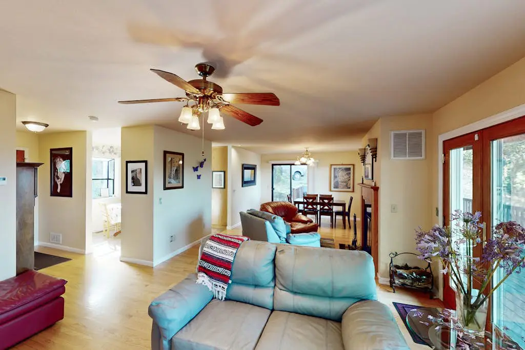 Highland Oasis - Cloverdale Hillside Lodge on 7 Wooded Acres