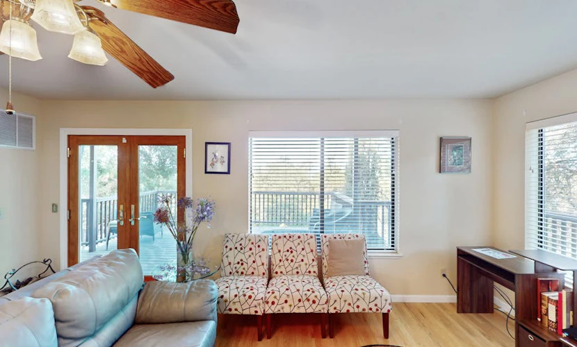 Settle into Infinity Ranch, a dog-friendly hideaway on seven wooded acres above Cloverdale, where multi-level decks step down to a private hot tub and continuous wave pool under the oaks. This 1,890 sq ft, 3BR/3.5BA home sleeps 8 and sits within 20 minutes of Healdsburg's Alexander Valley wineries.