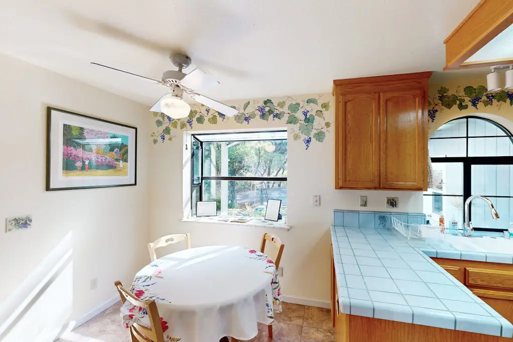Highland Oasis - Cloverdale Hillside Lodge on 7 Wooded Acres