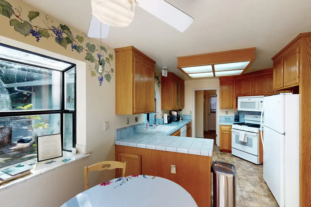 Highland Oasis - Cloverdale Hillside Lodge on 7 Wooded Acres