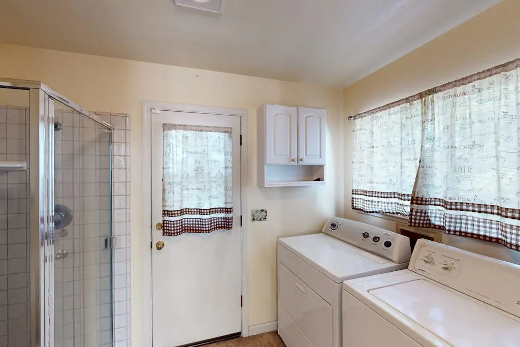 Highland Oasis - Cloverdale Hillside Lodge on 7 Wooded Acres