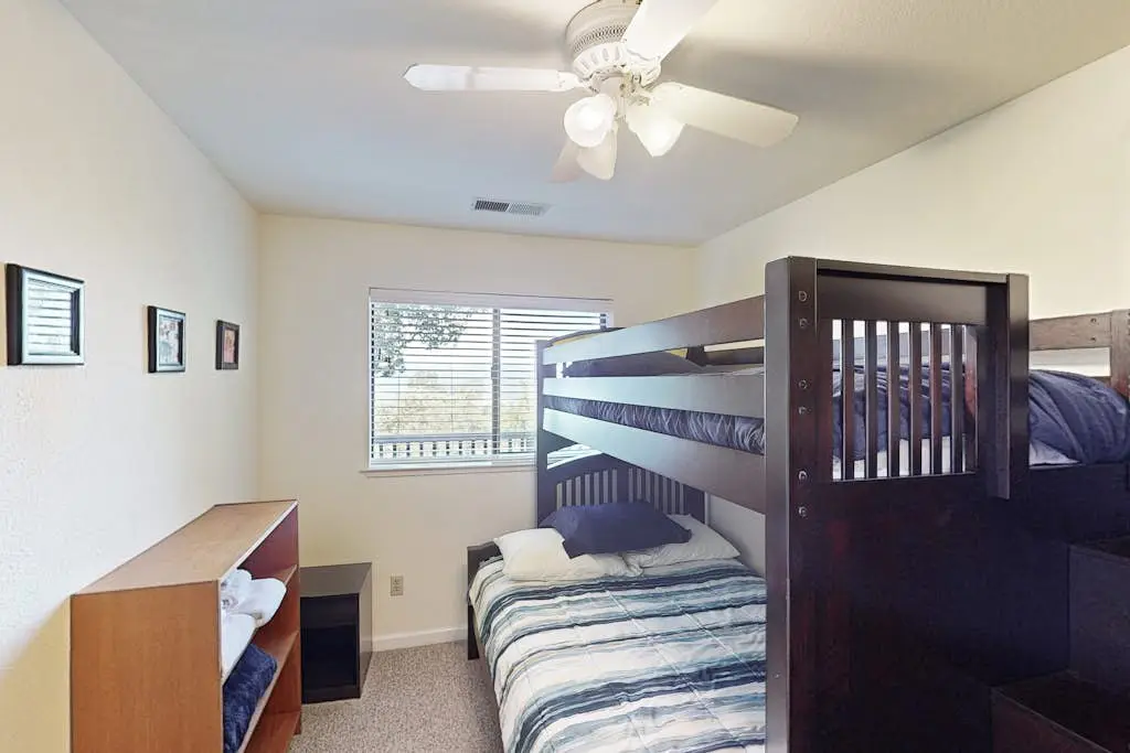 Highland Oasis - Cloverdale Hillside Lodge on 7 Wooded Acres